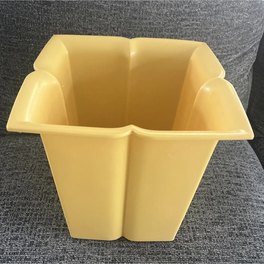 Vintage Rubbermaid 10